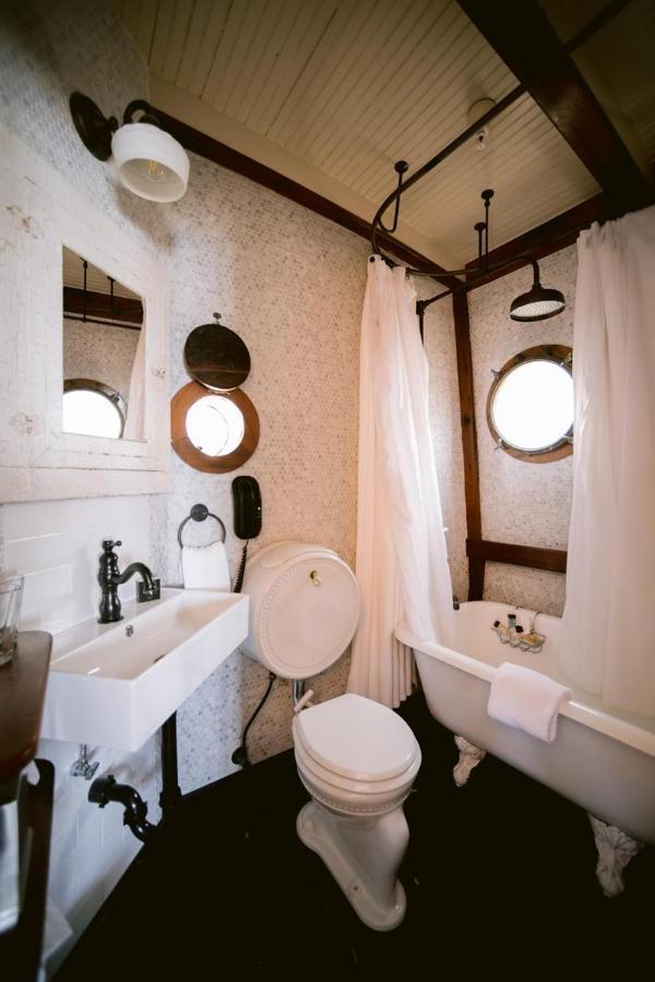 Отель Nick'S Cove Marshall Экстерьер фото
